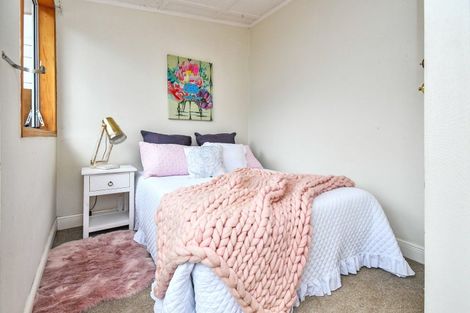 Photo of property in 3 Trentham Road, Papakura, 2110