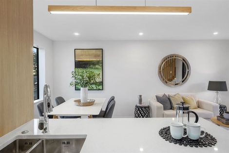 Photo of property in 28e Walker Road, Point Chevalier, Auckland, 1022