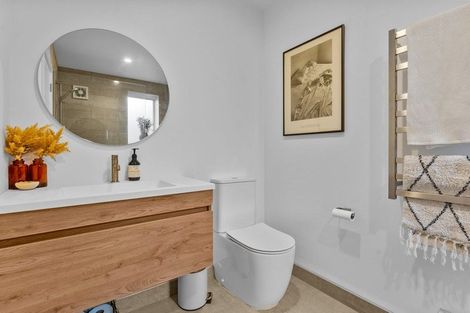 Photo of property in 37a Parr Terrace, Castor Bay, Auckland, 0620