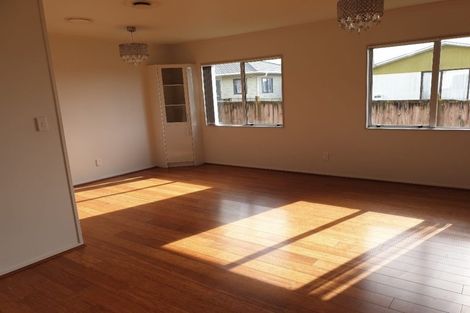 Photo of property in 2/171 Bruce Mclaren Road, Henderson, Auckland, 0612