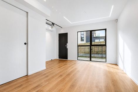 Photo of property in 12f Hewlett Road, Massey, Auckland, 0614