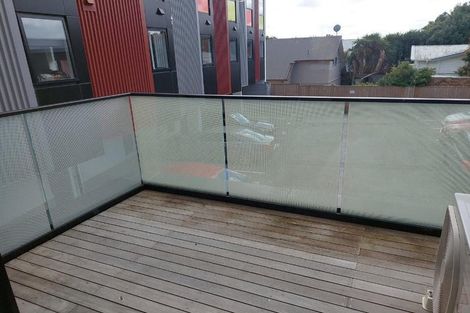 Photo of property in 1/2 Walsall Street, Avondale, Auckland, 1026