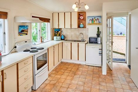 Photo of property in 67 Muritai Road, Eastbourne, Lower Hutt, 5013