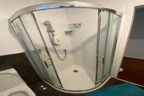 Photo of property in 452a West Coast Road, Glen Eden, Auckland, 0602