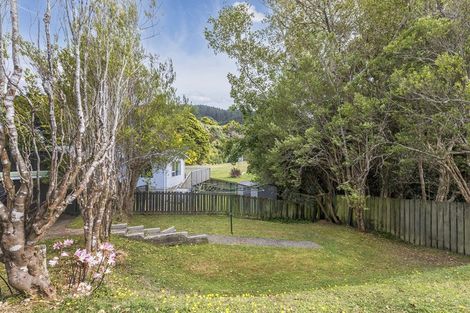 Photo of property in 18 Hampton Hill Road, Tawa, Wellington, 5028