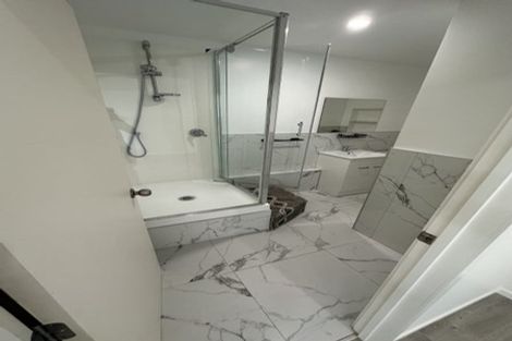 Photo of property in 322 Glenfield Road, Glenfield, Auckland, 0629