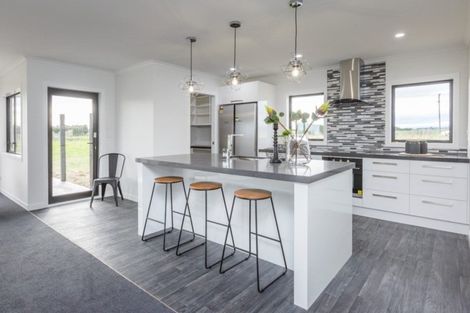 Photo of property in 175 Spur Road West, Colyton, Feilding, 4775