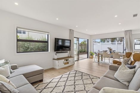 Photo of property in 20 Lynton Road, Bucklands Beach, Auckland, 2012