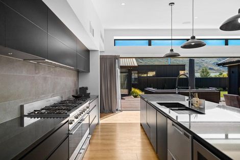 Photo of property in 13 Sapphire Spring Rise, Wanaka, 9305