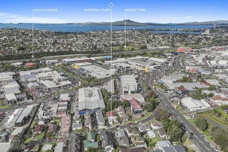 Photo of property in 1/5 Woodall Place, Totara Vale, Auckland, 0627