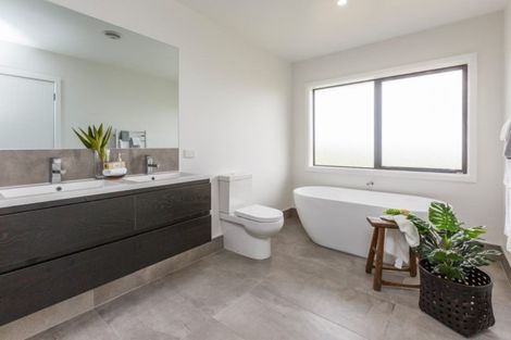 Photo of property in 175 Spur Road West, Colyton, Feilding, 4775