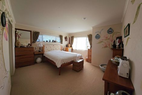 Photo of property in 4 Oswald Close, Flat Bush, Auckland, 2016