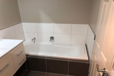 Photo of property in 28 Salford Crescent, Flat Bush, Auckland, 2019