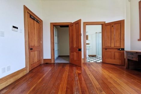 Photo of property in 26 Grove Road, Kelburn, Wellington, 6012