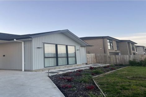 Photo of property in 27 Surf View Crescent, Red Beach, 0932