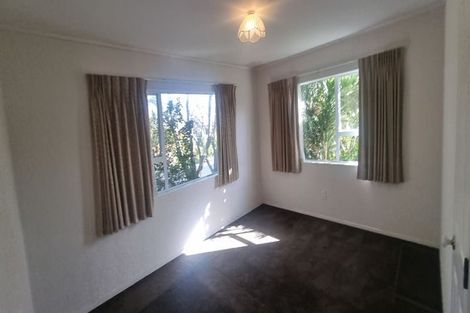 Photo of property in 2 Kerlin Crescent, West Harbour, Auckland, 0618