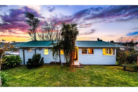 Photo of property in 72 La Rosa Street, Green Bay, Auckland, 0604