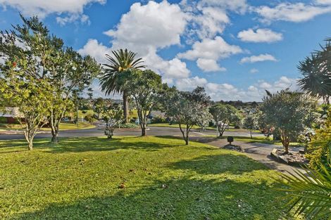Photo of property in 8 Mandeville Place, Unsworth Heights, Auckland, 0632