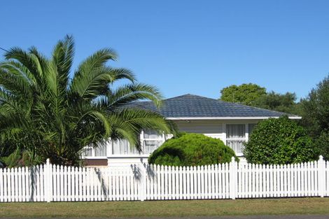 Photo of property in 13 Hepburn Road, Glendene, Auckland, 0602