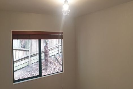 Photo of property in 2/21 Contessa Drive, Glenfield, Auckland, 0629