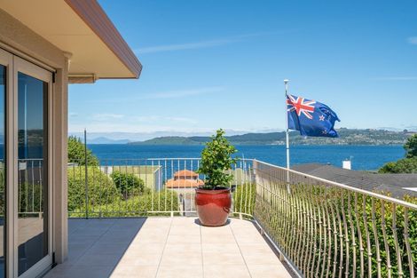 Photo of property in 166 Lake Terrace, Hilltop, Taupo, 3330