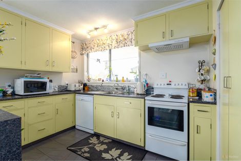 Photo of property in 20 Timaru Road, Waimate, 7924