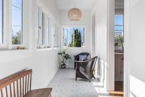 Photo of property in 39 Allenby Avenue, Devonport, Auckland, 0624