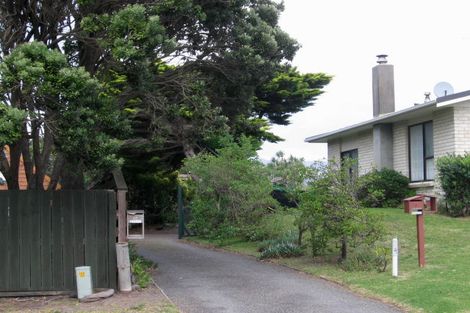 Photo of property in 10 Fenside Street, Waikanae Beach, Waikanae, 5036