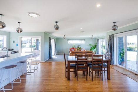 Photo of property in 21 Loveston Lane, Kelvin Grove, Palmerston North, 4470