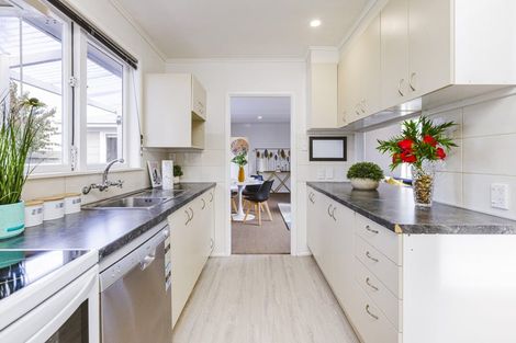 Photo of property in 2/16 Waiari Road, Conifer Grove, Takanini, 2112