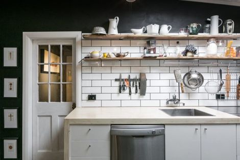 Photo of property in 21 Sealy Road, Bluff Hill, Napier, 4110