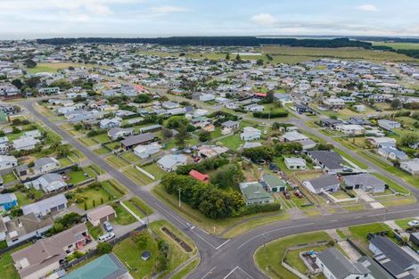 Photo of property in 21 Shortt Street, Foxton Beach, Foxton, 4815