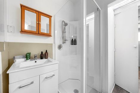 Photo of property in 1 Kempton Street, Greytown, 5712