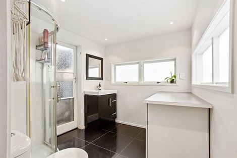 Photo of property in 6 Vina Place, Massey, Auckland, 0614