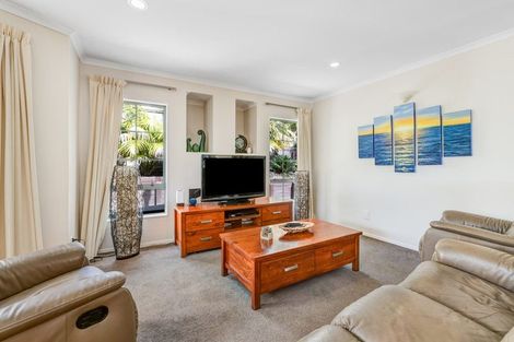 Photo of property in 4 Westminster Gardens, Unsworth Heights, Auckland, 0632