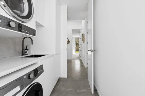 Photo of property in 7 Fern Burn Close, Wanaka, 9305