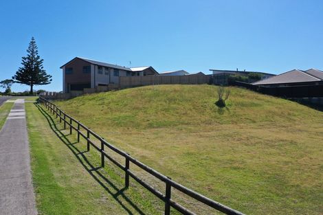 Photo of property in 2 Pacific Parade, Coastlands, Whakatane, 3120