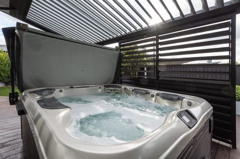 Photo of property in 14 Willowview Drive, Redwood, Christchurch, 8051