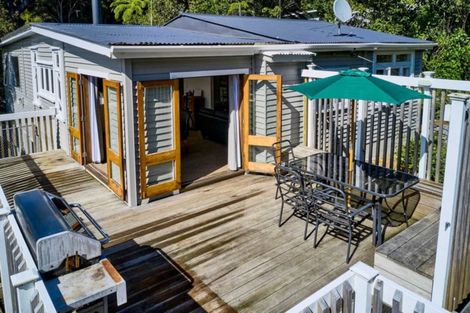 Photo of property in 33 Wyndham Road, Pinehaven, Upper Hutt, 5019