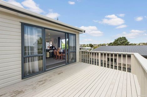 Photo of property in 11 Sumich Place, West Harbour, Auckland, 0618