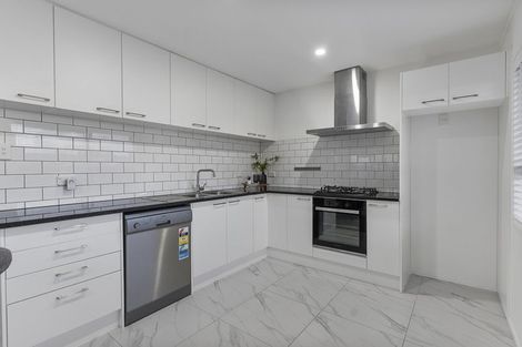 Photo of property in 61b Highland Park Drive, Highland Park, Auckland, 2010