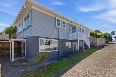 Photo of property in 1/862 East Coast Road, Northcross, Auckland, 0630