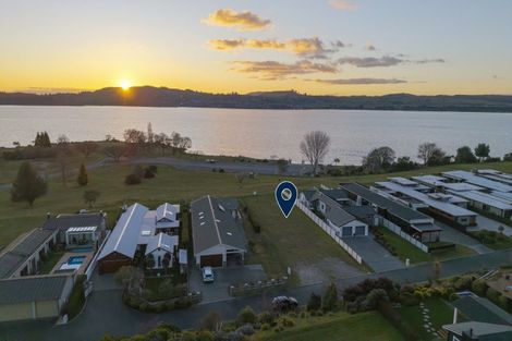 Photo of property in 30 Kuiwai Drive, Rainbow Point, Taupo, 3330