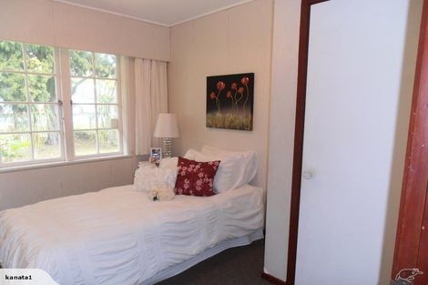 Photo of property in 1 Miltonia Avenue, Te Atatu South, Auckland, 0610