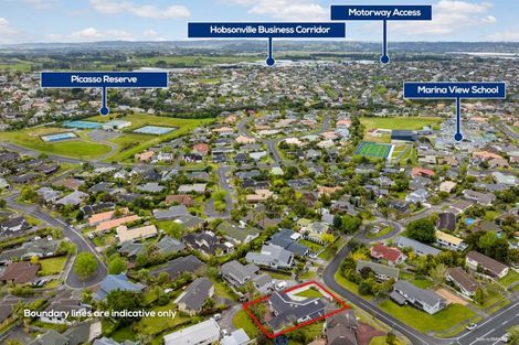 Photo of property in 4 Raphael Place, West Harbour, Auckland, 0618