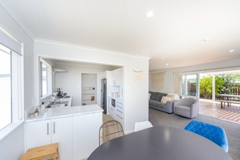 Photo of property in 40 Acacia Street, Kelvin Grove, Palmerston North, 4414