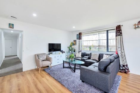 Photo of property in 20 Misty Valley Drive, Henderson, Auckland, 0612