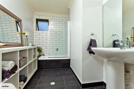 Photo of property in 32 Chadlington Avenue, Henderson, Auckland, 0612