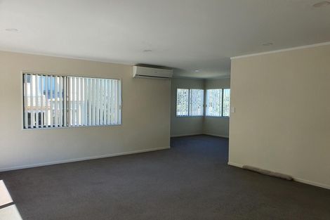 Photo of property in 4a Roberts Road, Matakatia, Whangaparaoa, 0930
