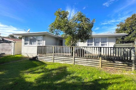 Photo of property in 35 Tarata Crescent, Mangere Bridge, Auckland, 2022